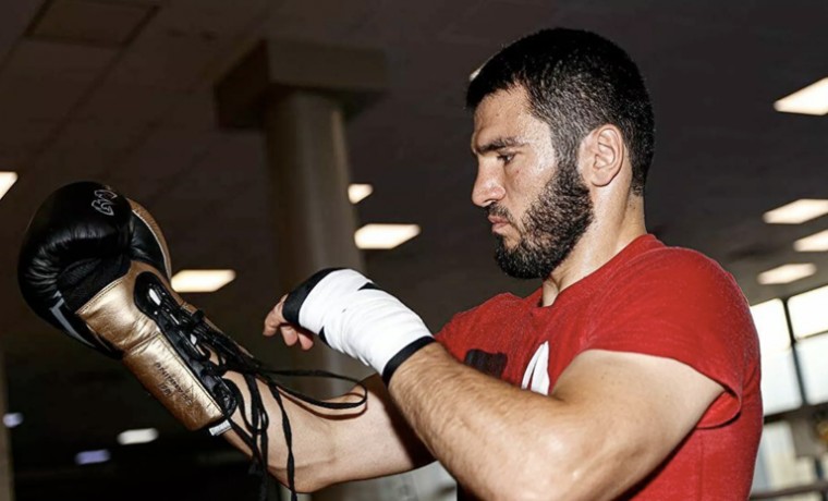 Стала известна новая дата боя между Бетербиевым и Дайнесом