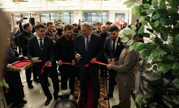 В Грозном открыли новую современную ледовую площадку