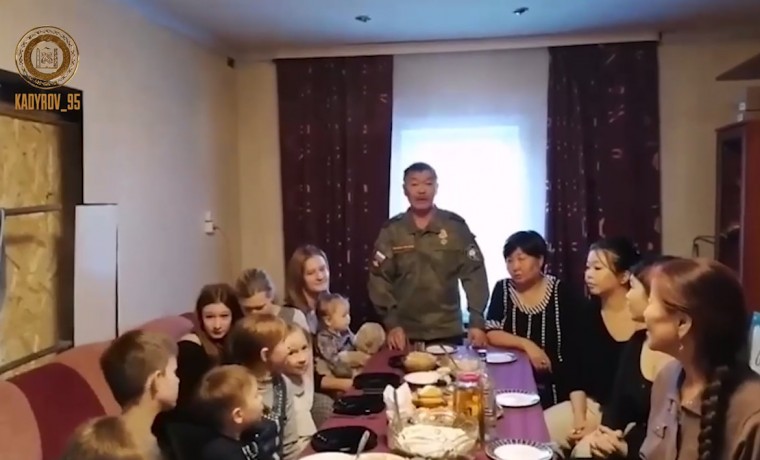 Военнослужащий из Бурятии поблагодарил Рамзан Кадырова за освобождение из украинского плена