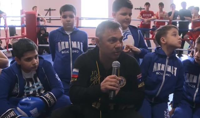 Константин Цзю провел мастер-класс для чеченских боксеров