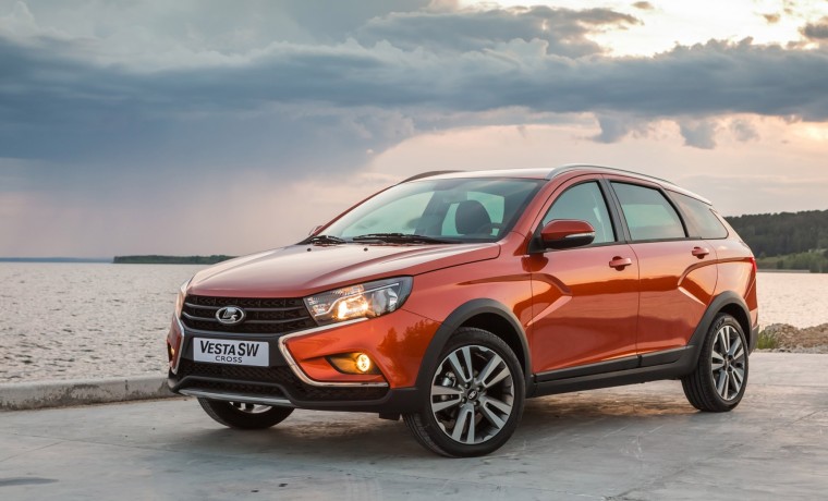 Три автомобиля LADA Vesta SW Cross разыграют на матче «Ахмат» - «Динамо»