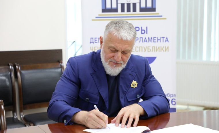 Адам Делимханов подал документы для участия в выборах депутатов Госдумы