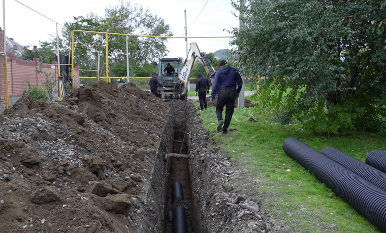 В Грозном прокладывают 400 метров ливневой канализации на Баррикадной