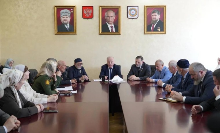 В ЧГУ им. А. А. Кадырова прошёл круглый стол, посвящённый 75-летию Ахмата-Хаджи Кадырова