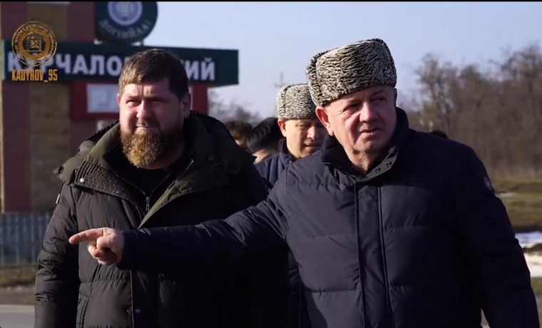 Рамзан Кадыров проверил ход строительства транспортной развязки на дороге, ведущей в село Ахмат-Юрт