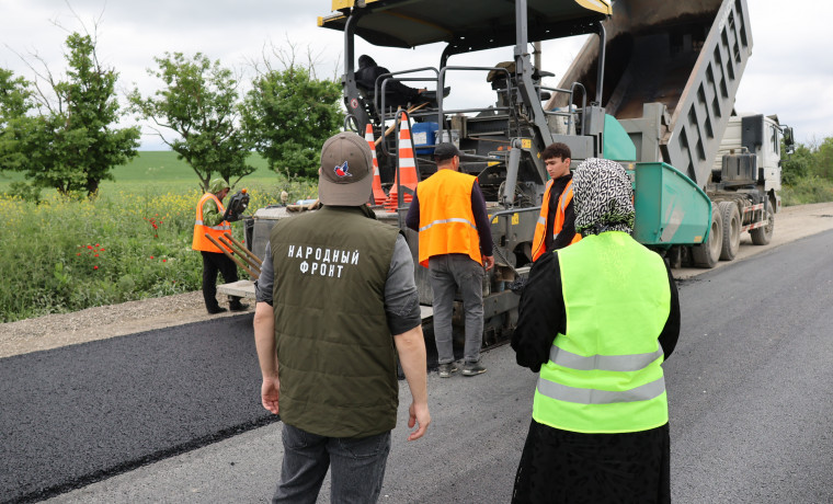 В Грозненском районе республики в рамках нацпроекта ремонтируют дорогу в село Красностепновское