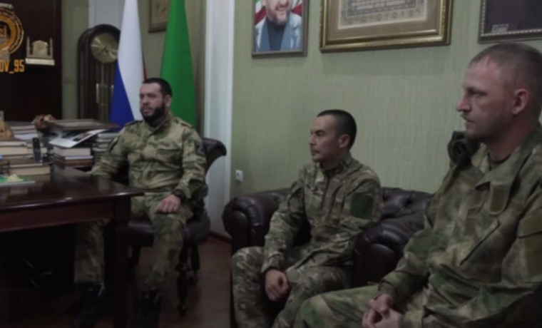 В Грозном трое из прибывших в регион добровольцев приняли Ислам