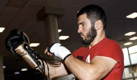 Стала известна новая дата боя между Бетербиевым и Дайнесом