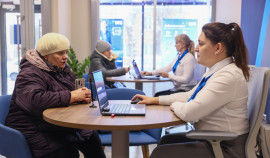 Пенсионеры в России все чаще выбирают получение выплат на банковскую карту