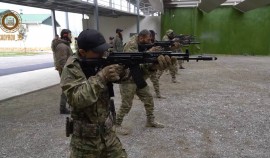 Бойцы новых батальонов имени Шейха Мансура и Байсангура Беноевского проводят учения в РУС