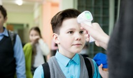 Роспотребнадзор: Число заболевших COVID-19 школьников во многих регионах не меняется