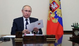 Владимир Путин поручил доложить о ситуации с зарплатами бюджетников