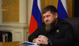 Рамзан Кадыров поздравил жителей страны с днем государственного флага РФ