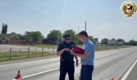 Прокуратура Шелковского района проверила благоустройство пешеходной зоны