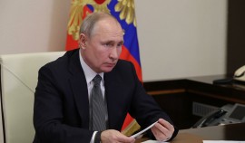 Путин поручил правительству и регионам оперативно изучить вопрос о зарплатах бюджетников