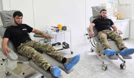 Сотрудники ОМОН «АХМАТ-1» приняли участие в акции «От сердца к сердцу»