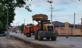 На улице А.-Х. Кадырова в Серноводском районе обновляют систему водоотведения