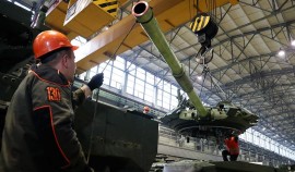 В Минтруде предложили субсидировать зарплаты работников ОПК при переезде