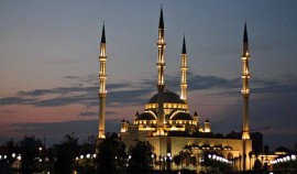 Рамзан Кадыров поблагодарил жителей ЧР, посвящающих каждую ночь коллективным Тахаджуд-намазам