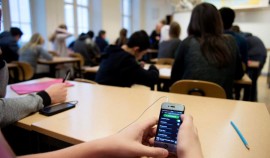 Российским школьникам запретили использование телефонов во время уроков