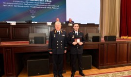 Сотрудник МВД по ЧР получил ведомственную награду за профессионализм и преданность службе