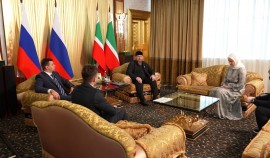 Рамзан Кадыров представил нового министра здравоохранения ЧР - Адама Алханова