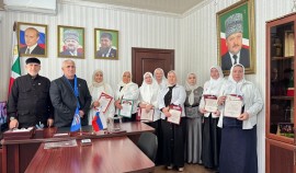 Представители «Единой России» поздравили с профессиональным праздником соцработников ЧР| грозный, чгтрк