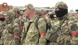 Одна из многочисленных групп добровольцев отправилась из Грозного в зону проведения СВО