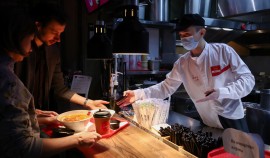 Роспотребнадзор предписал ограничить работу общепита