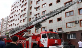 В Грозном пожарные спасли 19 человек из задымленного подъезда многоквартирного дома