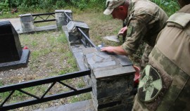Росгвардейцы ЧР благоустроили братскую могилу погибших в годы Великой Отечественной войны