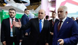 М. Мишустин осмотрел стенд Чеченской Республики на Кавказской инвестиционной выставке