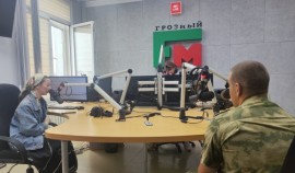 Военнослужащий ОГВ(с) стал гостем радиорубрики «В эфире Росгвардия» на ЧГТРК «Грозный»