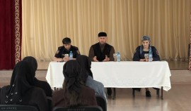 Полицейские Ачхой-Мартановского района провели профилактическую беседу с подростками| грозный, чгтрк