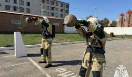 В Грозном прошли соревнования по пожарному кроссфиту