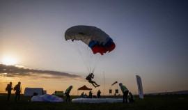 Около 900 прыжков совершили спортсмены на соревнованиях по парашютному спорту в Чеченской Республике