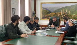 В Минстрое ЧР обсудили реализацию проектов благоустройства в Гудермесском районе