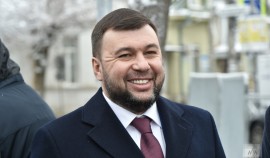 Глава ДНР Денис Пушилин поздравил жителей ЧР со 100-летием образования ЧР