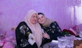 Глава ЛНР присвоил Ордена Дружбы Аймани Кадыровой и Медни Кадыровой