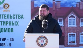 В Грозном прошла церемония закладки капсулы под строительство поселка для палестинских беженцев