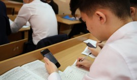 В России запретили использовать мобильные телефоны на уроках в школах