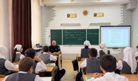 В селе Побединское сотрудники полиции побеседовали со школьниками о духовно-нравственных ценностях