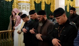 Ахмат, Эли, Адам и Ашура Кадыровы совершили первый в жизни хадж