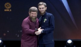 Рамзан Кадыров поздравил с днем рождения директора ЧГТРК «Грозный» Чингиза Ахмадова