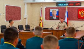 Командующий Северо-Кавказским округом Росгвардии встретился с офицерами-выпускниками