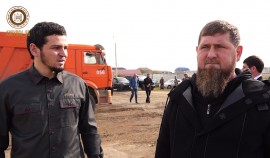 Рамзан Кадыров вместе с мэром Грозного ознакомился с ходом работ в центральной части столицы