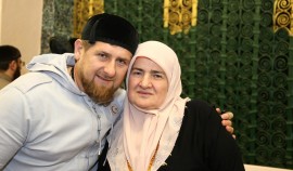 Рамзан Кадыров опубликовал поздравления с Днем чеченской женщины