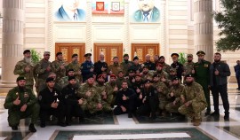 Рамзан Кадыров вручил государственные награды отличившимся в ходе СВО боевым товарищам