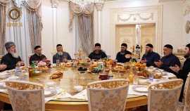 Рамзан Кадыров: По воле Всевышнего Аллаха я пригласил к себе домой известных богословов республики