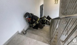 Сотрудники МЧС России отработали приемы тушения огня в высотном здании Грозного